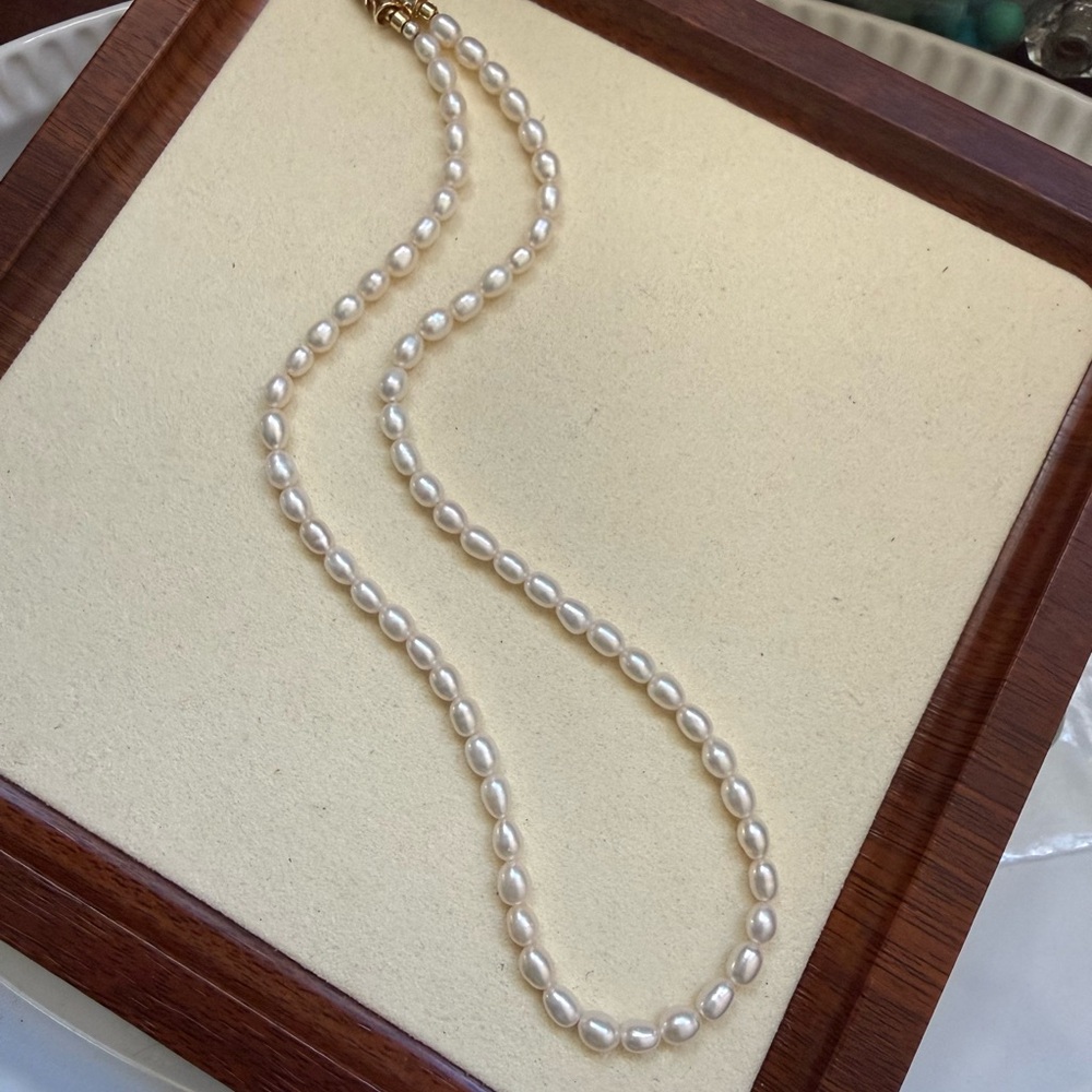 Elegant Pearl Necklace